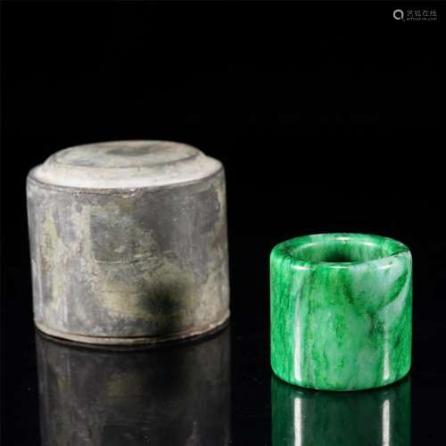 A CHINESE JADEITE ARCHER RING