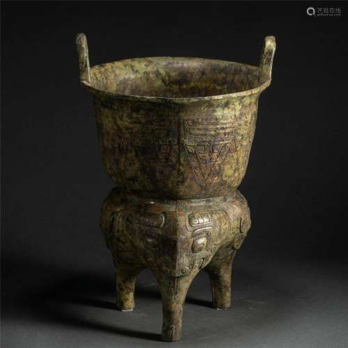 A CHINESE BRONZE VESSEL