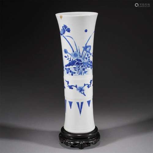 A CHINESE BLUE AND WHITE BEAKER VASE GU