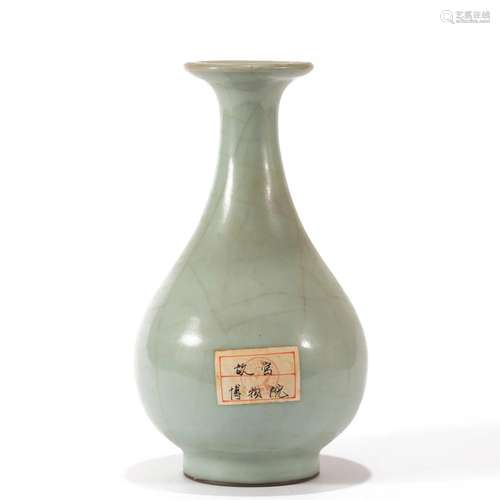 A CHINESE GE-WARE PEAR SHAPE VASE YUHUCHUNPING