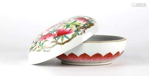 Chinese Famille Rose Round Box