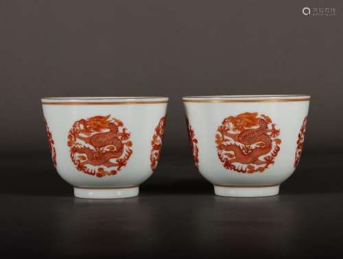A pair of alum red gold dragon pattern cups