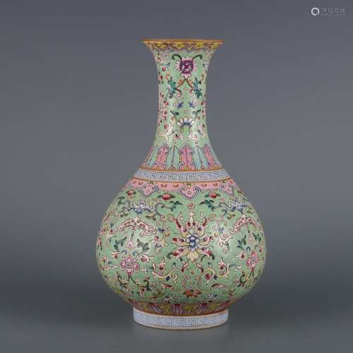 Green field famille rose passionflower pattern Bo Kei vase