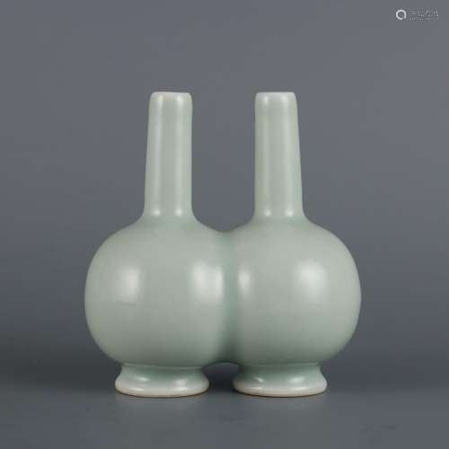 Bean Green Glaze Siamese Bottle