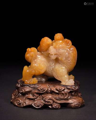 Tian Huangshi carved auspicious animal ornaments