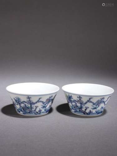 A Pair of Blue and White and Colorful Suihan Sanyou Horsesho...