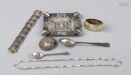 mixed lot of seven small pieces, 20th c., different makers, ...