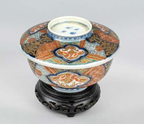 Splendid Imari chawan with lid, Japan, Arita, Edo period(160...