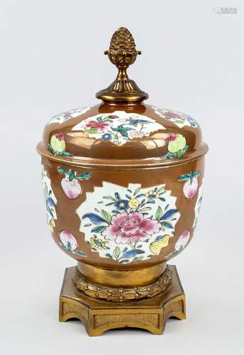 Lidded pot brun du café au lait, China, Qing dynasty(1644-19...