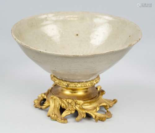 Dove green bowl on ormolu mount, China, Qing dynasty(1644-19...