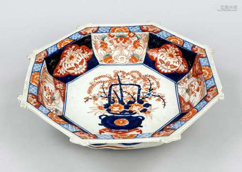 Rare 8-cornered Imari bowl, Japan, Meiji period(1868-1912), ...