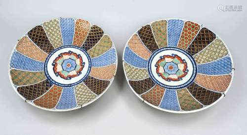 Pair of large Imari porcelain plates, Japan, Edo period(1603...