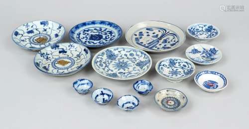 10 plates and 4 liquor bowls, China, 18th/19th/20th c., porc...