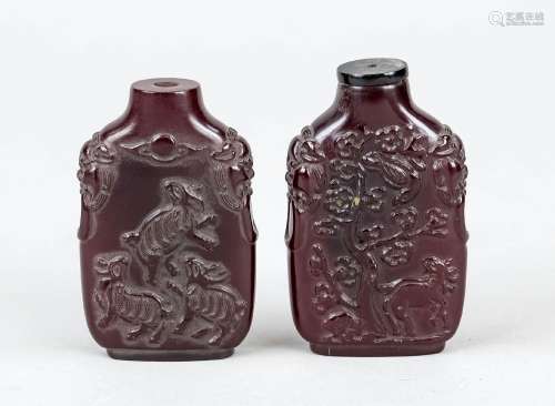 2 Snuffbottles, China, around 1900, h 6,5cm