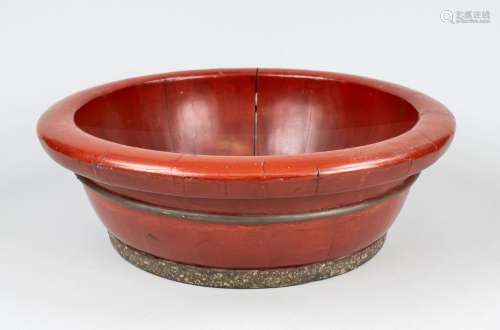 Japanese wooden tub in Negoro style, Japan, 1st half of 20th...