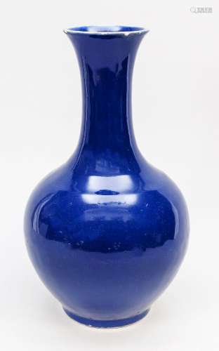 Ultramarine blue vase, China, Qing dynasty(1644-1911), Kangx...