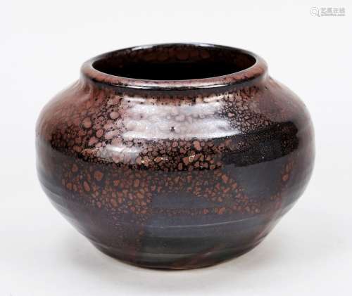Temmoku shoulder pot, China, 20th c., studio pottery imitati...