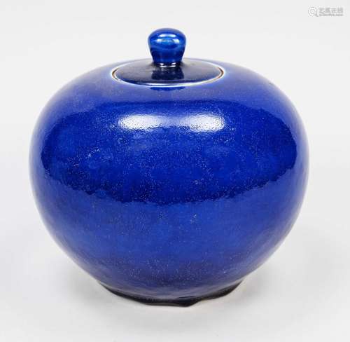 Blue pot, China, Republic period(1912-1949), large spherical...