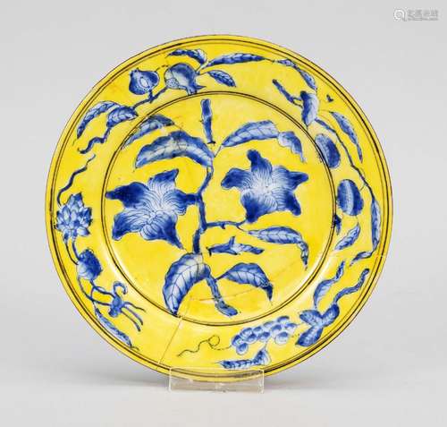 Gardenia plate blue-yellow, China, Ming dynasty style(1368-1...