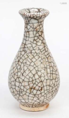 Bottle vase with Ge glaze, China, probably Qing dynasty(1644...