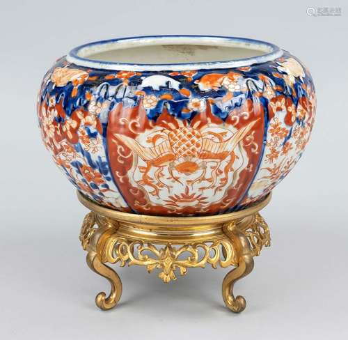 Imari pot in the shape of alms bowl, Japan, Meiji period(186...