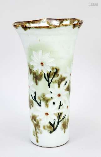 Vase goblet with white flowers, China, Jingdezhen, dated 200...