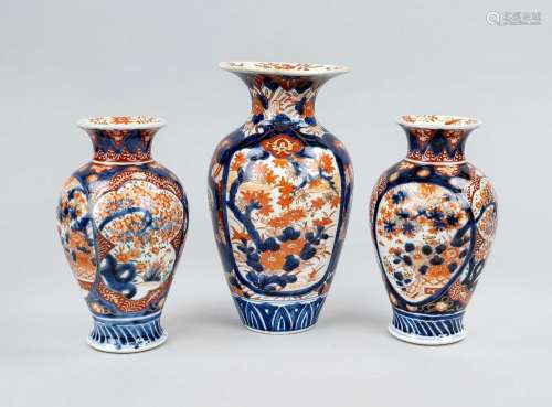 3 Imari vases, Japan, 20th c., porcelain with polychrome pai...