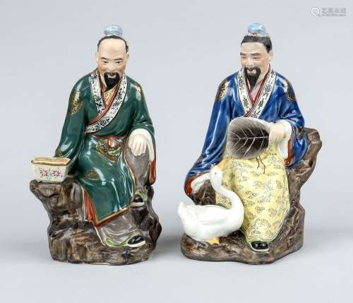 2 China figures, China, 21st c., porcelain painted China men...