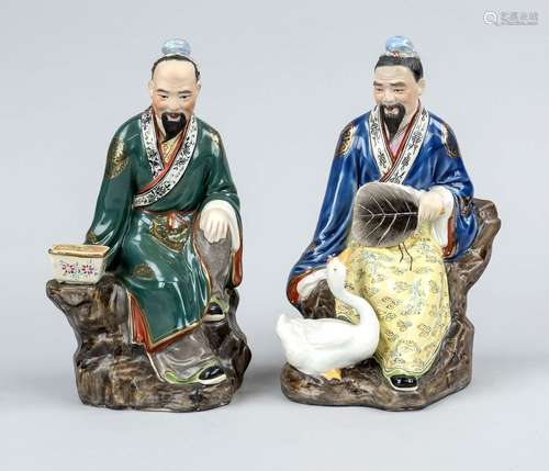 2 China figures, China, 21st c., porcelain painted China men...