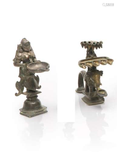 Deux lampes en alliage de cuivre. <br />
Dipa Lakshmi richem...