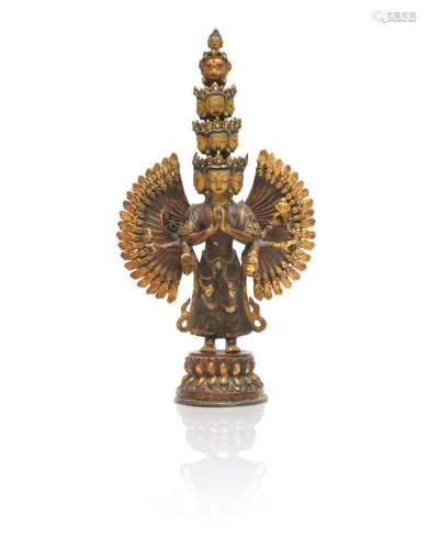 Statue d'Avalokiteshvara à milles bras en bronze ciselé part...