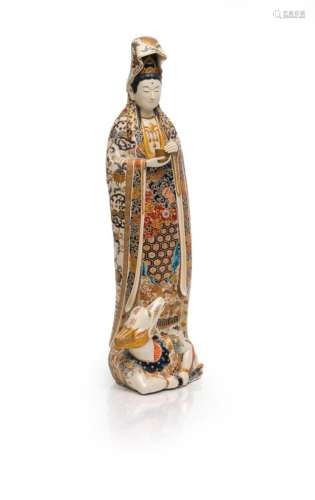 Importante statue de Kannon ou Guan Yin en faïence. Représen...