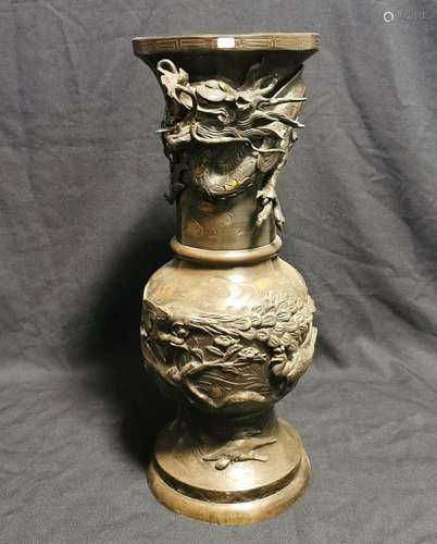 CHINESE BRONZE VASE