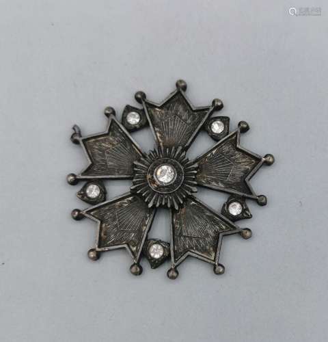 MEDAL / BADGE OF HONOUR - STAR-SHAPED MEDAL WITH STONE TRIM