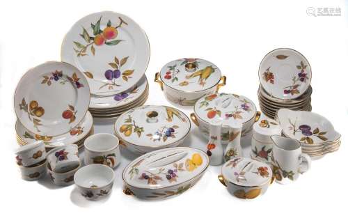 A COLLECTION OF ROYAL WORCESTER EVESHAM PATTERN OVEN TO TABL...