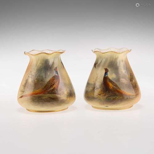 A PAIR OF EARLY 20TH CENTURY ROYAL WORCESTER VASES