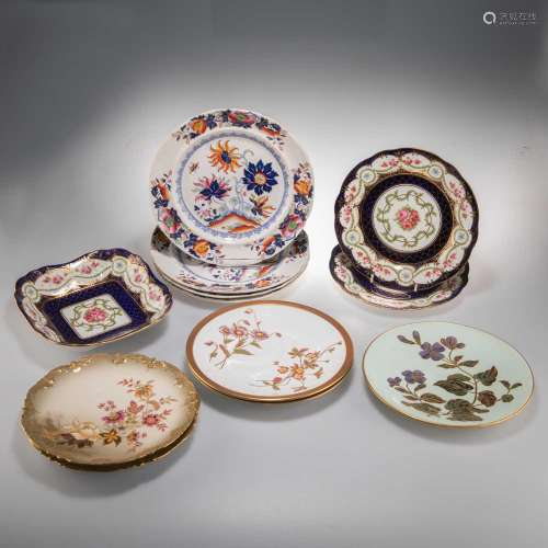 A GROUP OF LATE 19TH CENTURY PORCELAIN PLATES