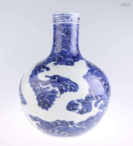 A CHINESE LARGE BLUE AND WHITE \'DRAGON\' VASE