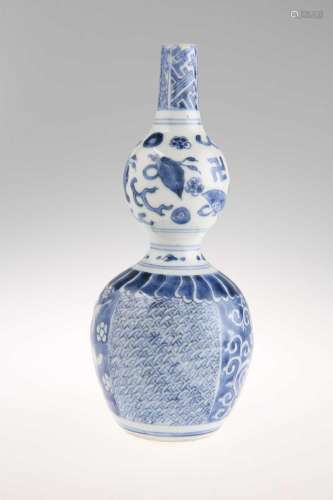 A CHINESE BLUE AND WHITE PORCELAIN DOUBLE GOURD VASE, PROBAB...