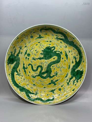 Yellow-bottomed green-glazed dragon-pattern plate