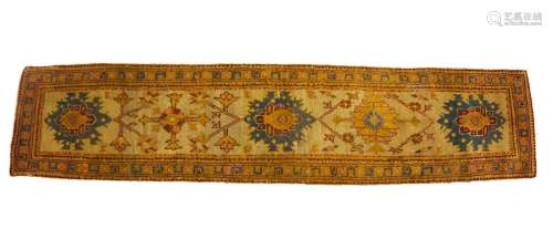 AN ANTIQUE OUSHAK RUNNER