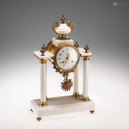 A FRENCH GILT-BRASS AND WHITE MARBLE MANTEL CLOCK, 20TH CENT...