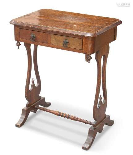 A SMALL 19TH CENTURY OAK OCCASIONAL TABLE