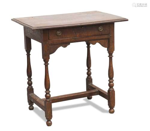 AN EARLY 18TH CENTURY OAK SIDE TABLE