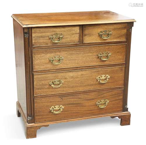 A GEORGE III STYLE MAHOGANY CHEST OF DRAWERS, 20TH CENTURY