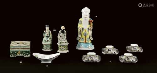 CHINE - Époque Kangxi (1662-1722)<br />
Deux statuettes en p...