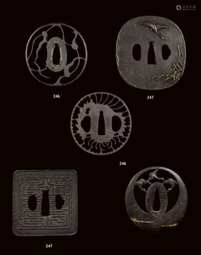 JAPON - Milieu de l'époque Edo (1603-1868)<br />
Trois tsuba...