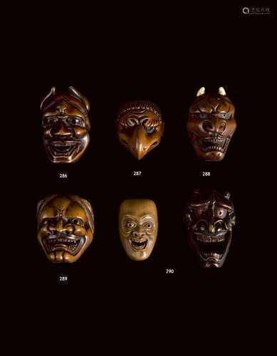 JAPON - Époque Edo (1603-1868)<br />
Netsuke en bois, masque...