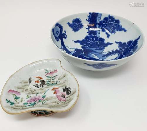 A Chinese blue and white bowl, decorated dragon, six charact...