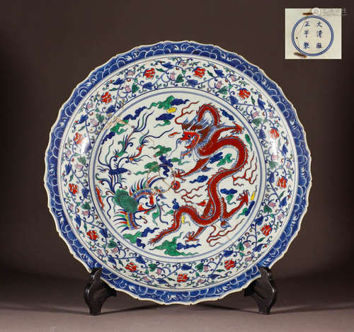 In the Qing Dynasty, a dragon and phoenix plate with colorfu...